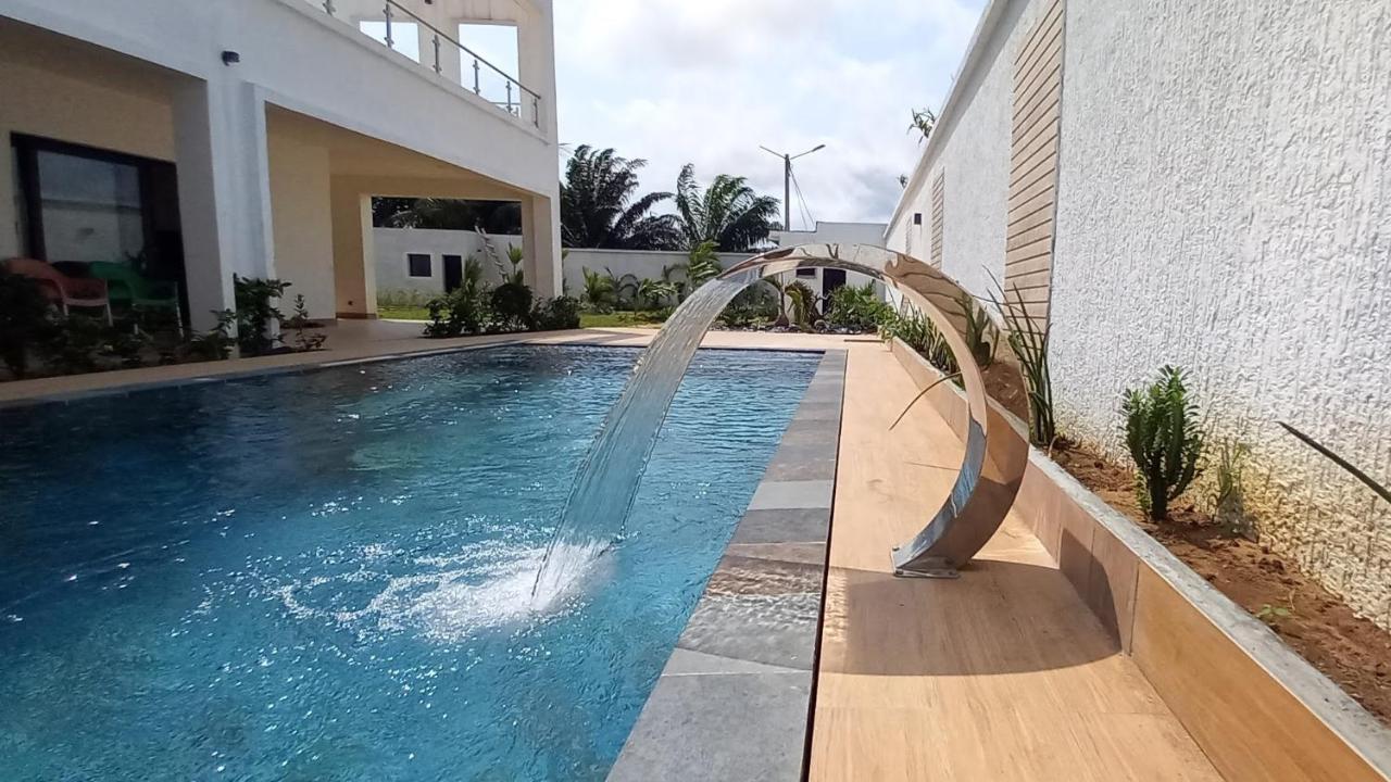 Villa Bolati, Avec Piscine, Jacuzzi, Jardin Et Vue Bonoua Buitenkant foto